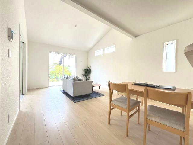 【居間・リビング】 | 糟屋郡志免町桜丘3丁目第7・平屋　1号棟（全1棟）【仲介手数料無料・0円】 | 現地写真。