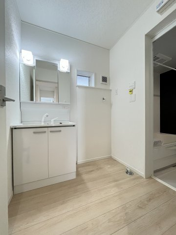 【洗面所】 | 糟屋郡志免町桜丘3丁目第7・平屋　1号棟（全1棟）【仲介手数料無料・0円】 | 施工例。施工例は完成時と異なる場合があります。