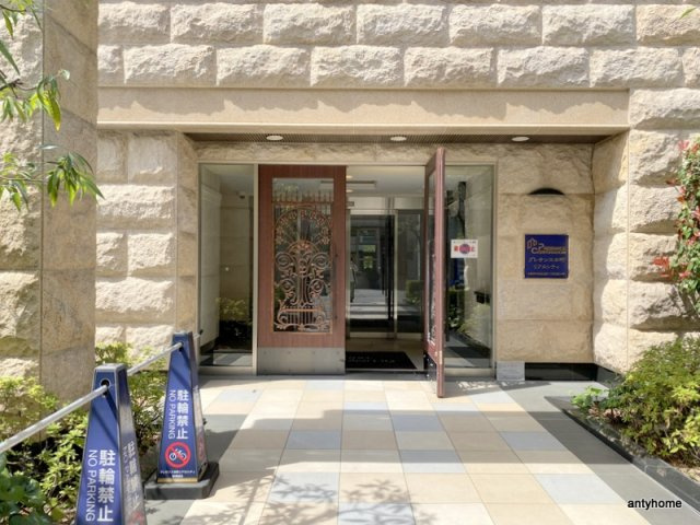 プレサンス本町リアルシティ　仲介手数料無料のエントランス