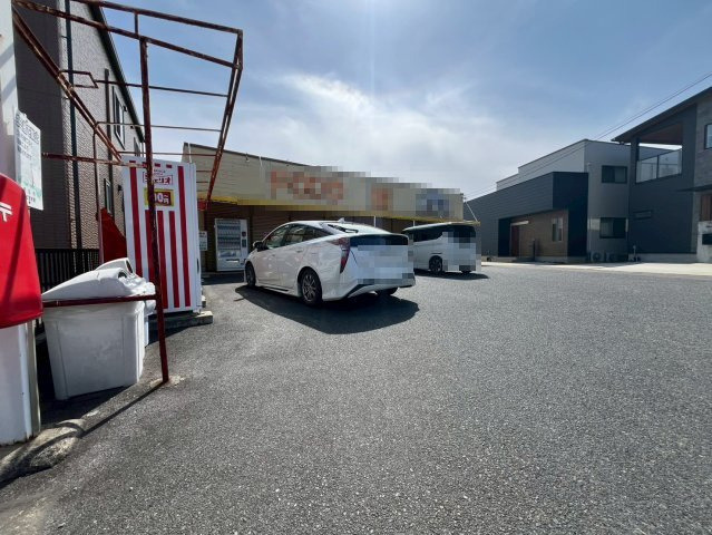 東新町3丁目貸店舗の駐車場