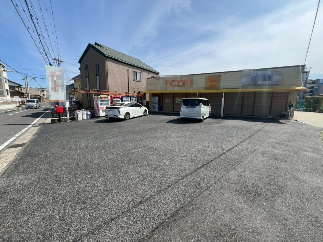 東新町3丁目貸店舗の駐車場
