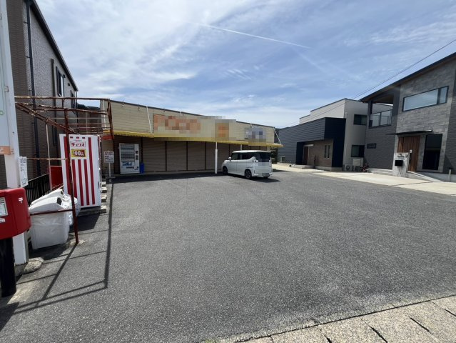 東新町3丁目貸店舗の駐車場