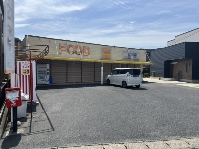 東新町3丁目貸店舗の駐車場