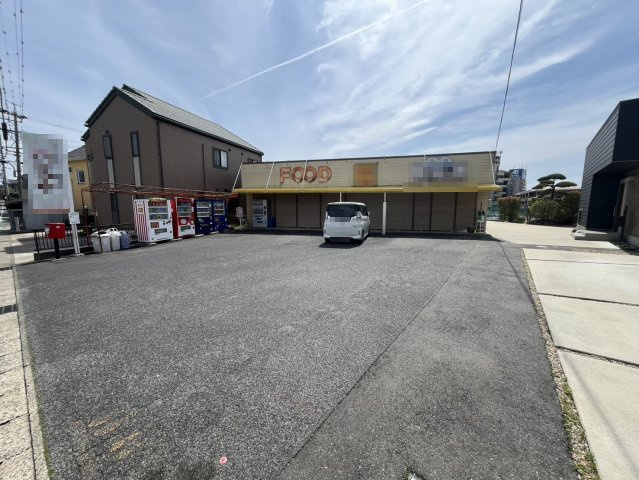 東新町3丁目貸店舗の駐車場