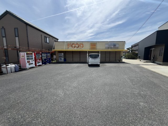 東新町3丁目貸店舗の駐車場