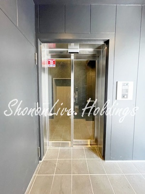 横浜市瀬谷区中央の賃貸マンションのエントランス