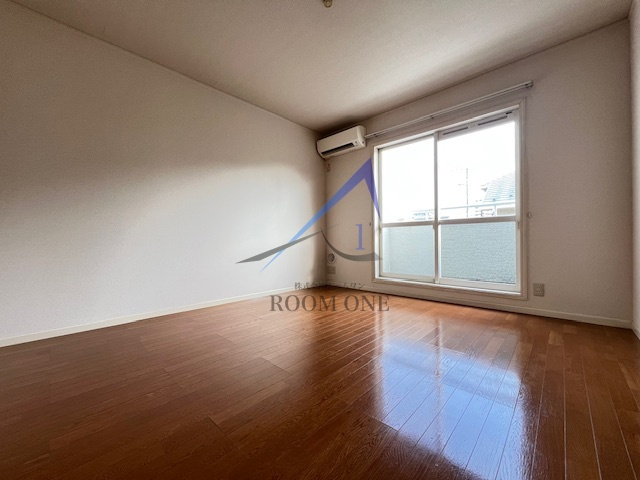 ＳＵＮＮＹ　ＣＯＵＲＴの居間・リビング|洋室のお部屋です。