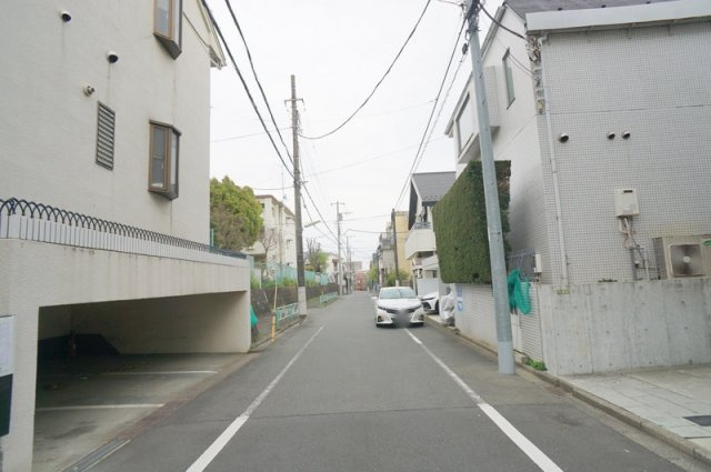 上用賀１　土地の前面道路含む現地写真|南西側公道　幅員約6.0m　間口約9.3m