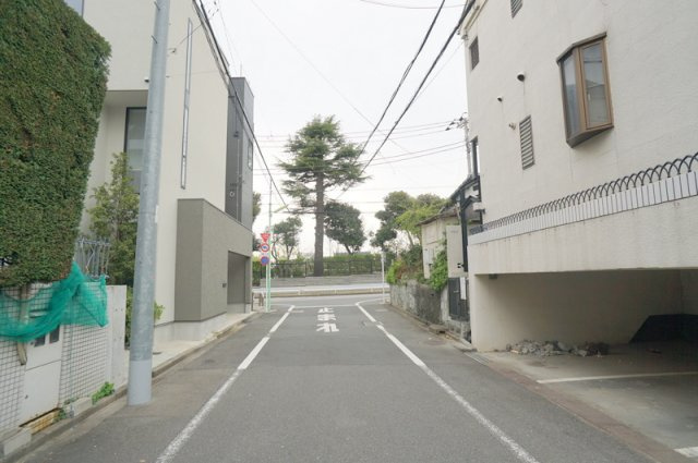 上用賀１　土地の前面道路含む現地写真|南西側公道　幅員約6.0m　間口約9.3m