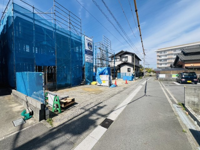 碧南市笹山町一丁目45番地1『仲介手数料無料』新築戸建ての前面道路含む現地写真
