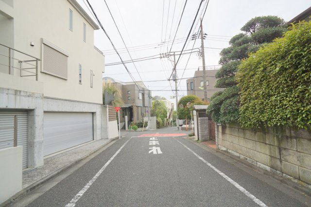 等々力3　土地の前面道路含む現地写真|西側　公道　幅員約6.0m　接道約12.81m
