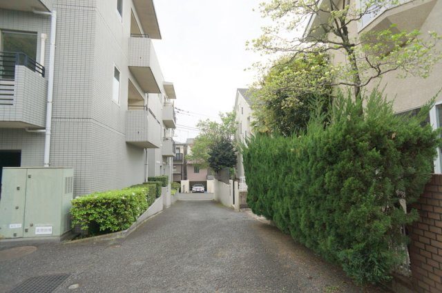 等々力3　土地の前面道路含む現地写真|東側　私道　幅員約4.0m　接道約13.66m