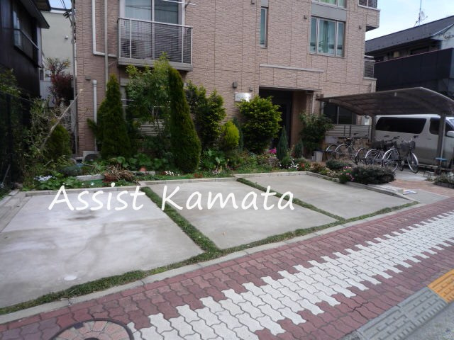 グラン・リーオ東雪谷の駐車場