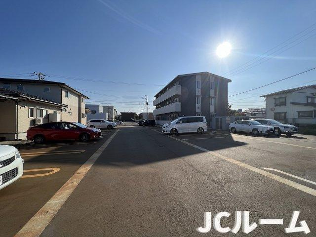 ノーブル スクエアAの駐車場
