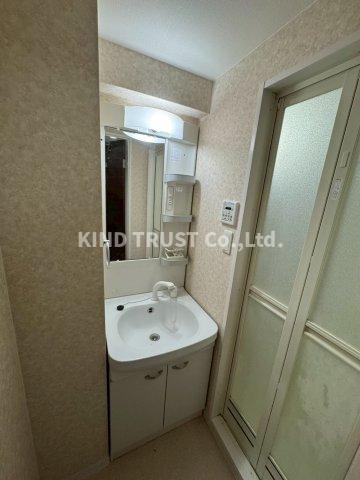 LUXE都島Ⅲの洗面所|明るい洗面所です