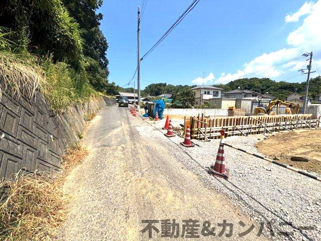桜ケ丘の分譲のおトチ3号地　松山市桜ヶ丘売土地の前面道路含む現地写真|前面道路含む現地写真です