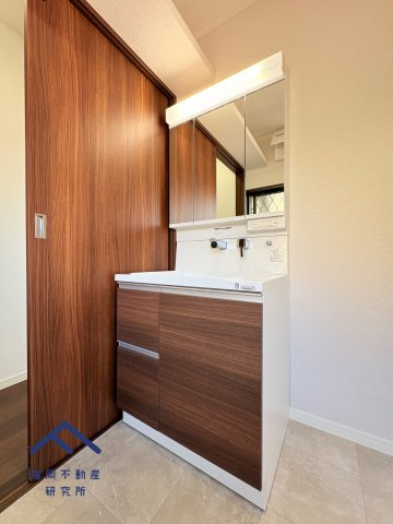 南区柳河内１丁目　戸建ての独立洗面台