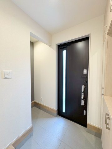 狭山市柏原　新築分譲　西武新宿線『狭山市駅』バス16分　【柏原小学区】の玄関