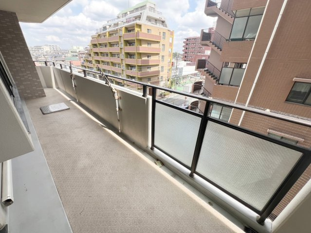 サーパスシティ所沢のバルコニー|開放的で明るい空間を演出してくれるバルコニーです