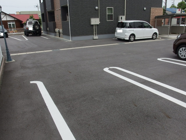 ソレアード・Sの駐車場