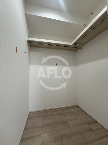 フジパレス今川公園V番館の収納|フジパレス今川公園V番館　ウォークインクローゼット