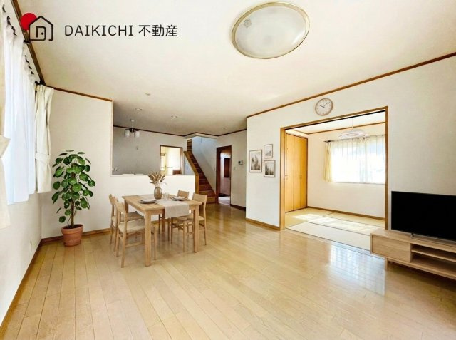 【居間・リビング】 | 桶川市上日出谷南1丁目　中古戸建　