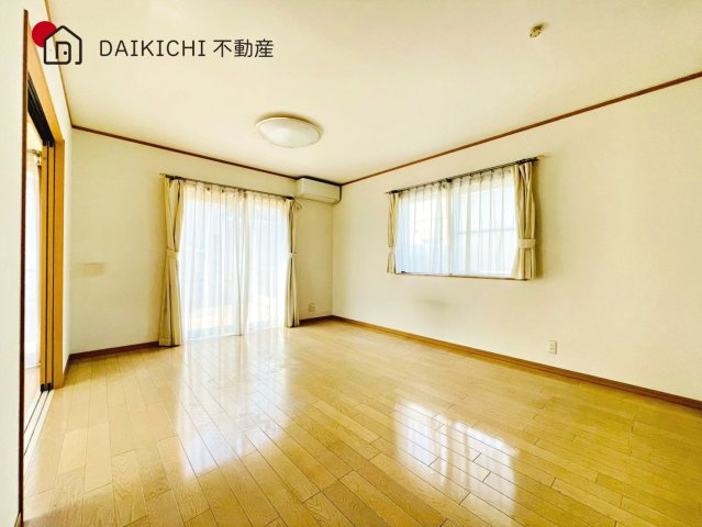 【居間・リビング】 | 桶川市上日出谷南1丁目　中古戸建　