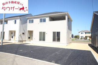 【駐車場】 | 善郷小学校・矢吹中学校区　GRADLE GAEDEN 　矢吹町一本木　第６　全７棟　４号棟 | 駐車スペース３～４台可能です！　外水道もついていますので洗車に便利です♪