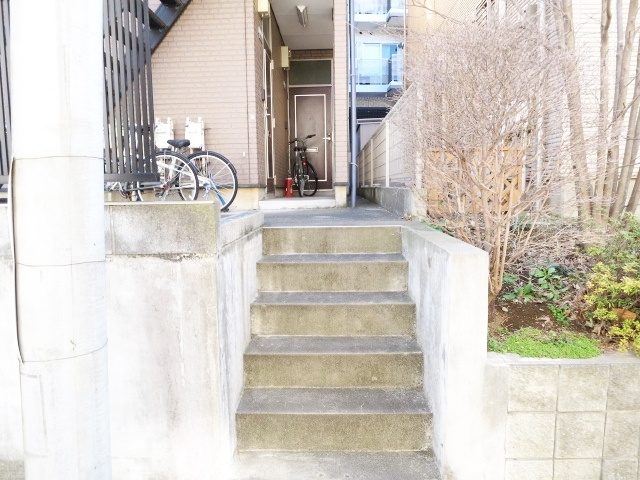 メゾンスズキのエントランス|こちらが入口です☆