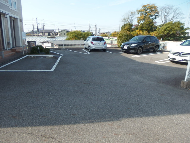 ネオフォルティシモの駐車場
