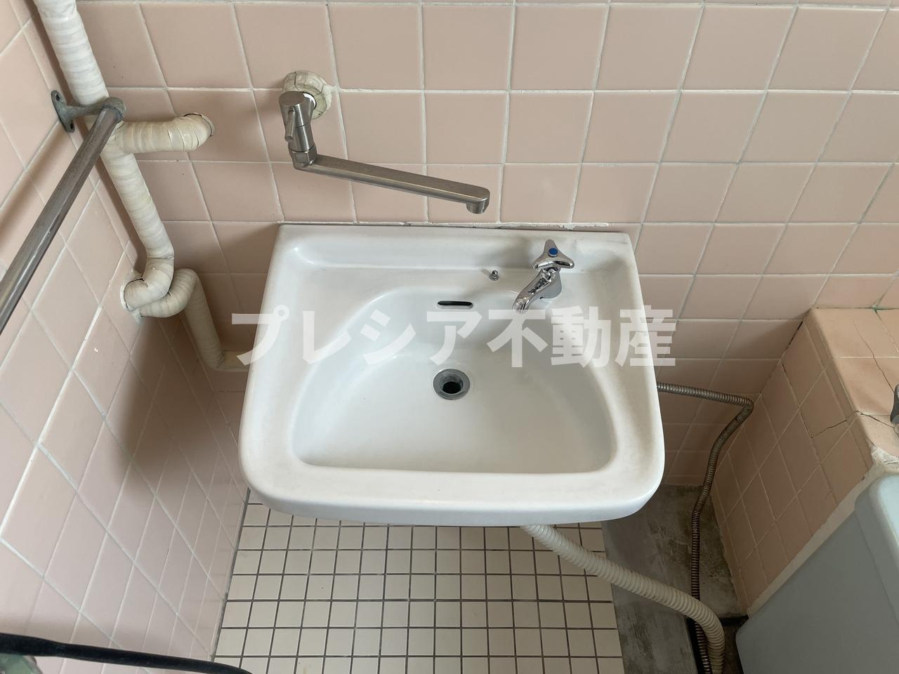 鈴谷住宅3号棟の洗面所
