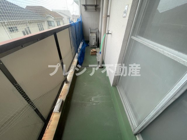 鈴谷住宅3号棟のバルコニー