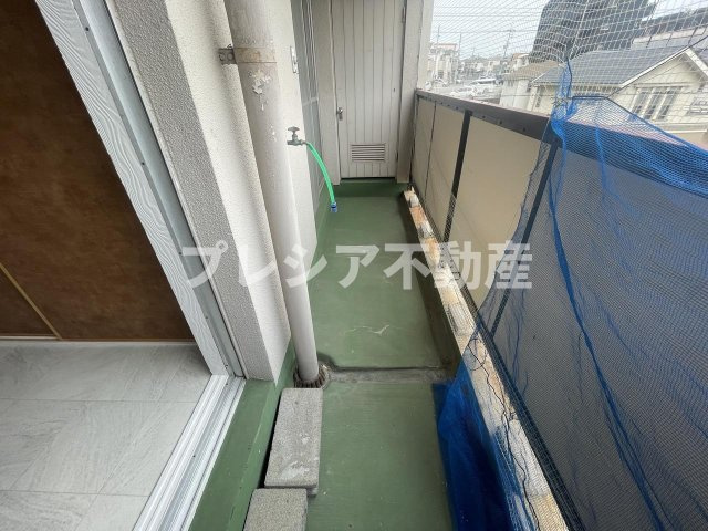 鈴谷住宅3号棟のバルコニー