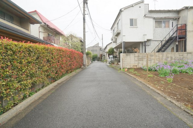 中井２　土地の前面道路含む現地写真|北側私道　幅員約4.0m