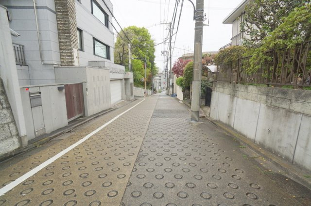 中井２　土地の前面道路含む現地写真|西側公道　幅員約5.4m