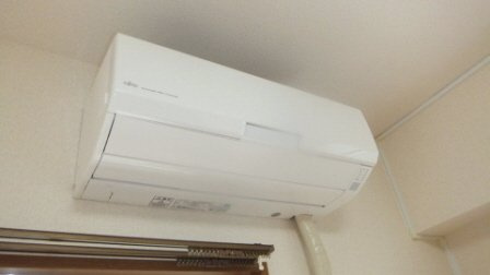 シャルル中山の設備|室内にはエアコンが有ります