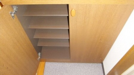 シャルル中山の玄関|玄関には靴箱が有ります