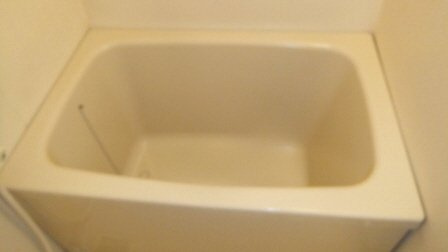 シャルル中山の浴室|給湯付きのお風呂です