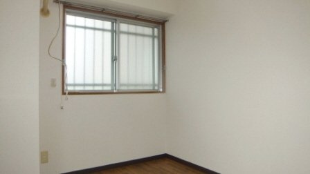 シャルル中山|日当り良好の室内です