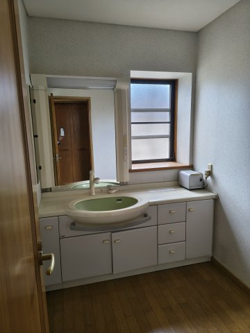 東松山市五領町中古戸建の独立洗面台