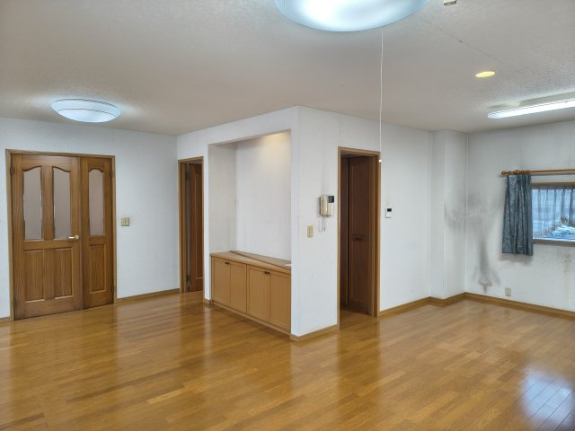 東松山市五領町中古戸建の居間・リビング