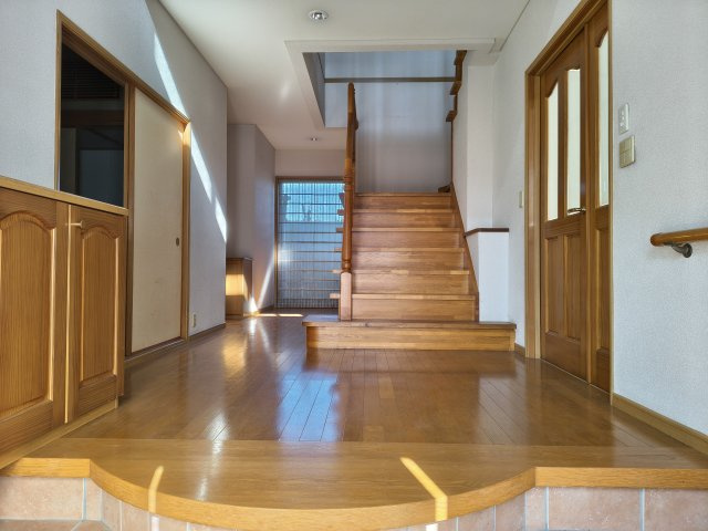 東松山市五領町中古戸建の玄関