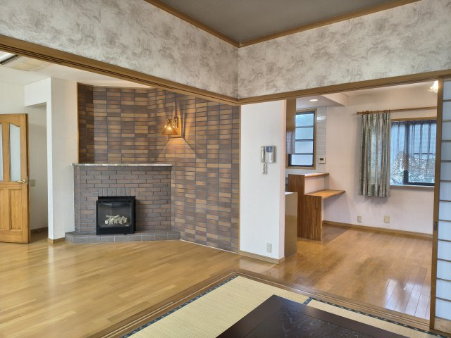 東松山市五領町中古戸建の居間・リビング