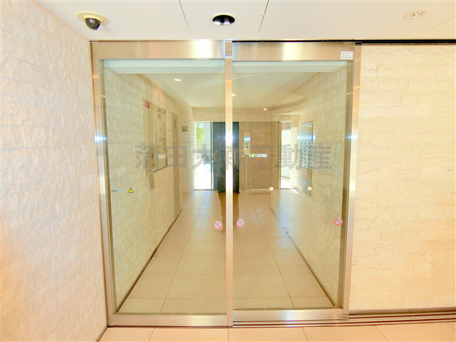 スカイコート蒲田イーストのエントランス