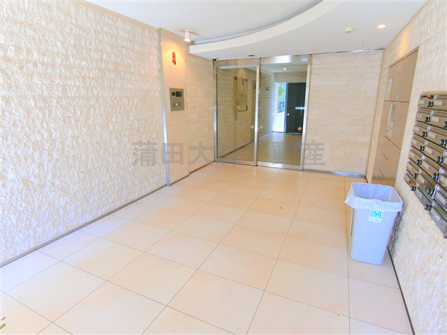 スカイコート蒲田イーストのエントランス|防犯カメラTVモニター付オートロック宅配BOXメールBOX管理人室！