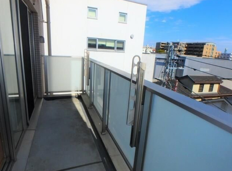ウィスタリア調布のバルコニー