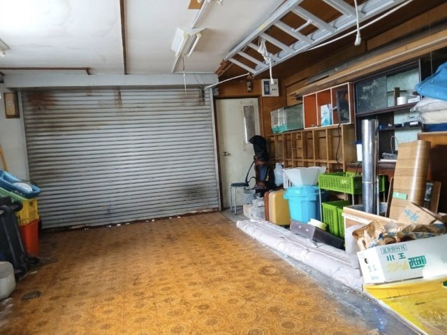 昭和中央1丁目の静かな住宅街に佇む、開放感あふれる角地の7LDK物件のその他|広々とした物置スペース。趣味や季節物の収納に重宝します。