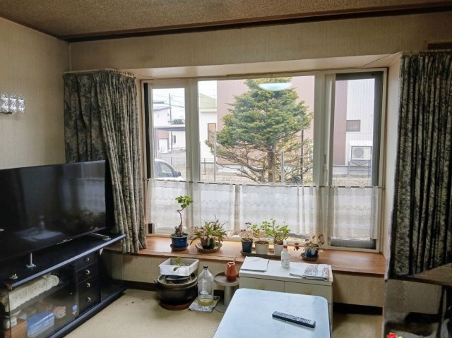 昭和中央1丁目の静かな住宅街に佇む、開放感あふれる角地の7LDK物件の居間・リビング|日当たり良好なリビング。趣味や家族の時間に最適な7LDK。