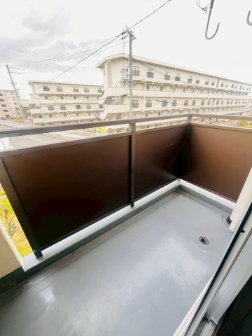 松が丘住宅14号棟のバルコニー