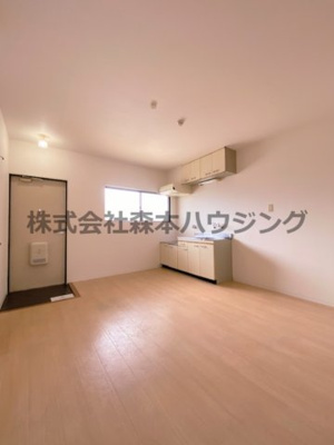 【居間・リビング】 | 　カトレヤマンション | 明るい居間です
